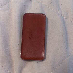 Seint lip and cheek in sandstone